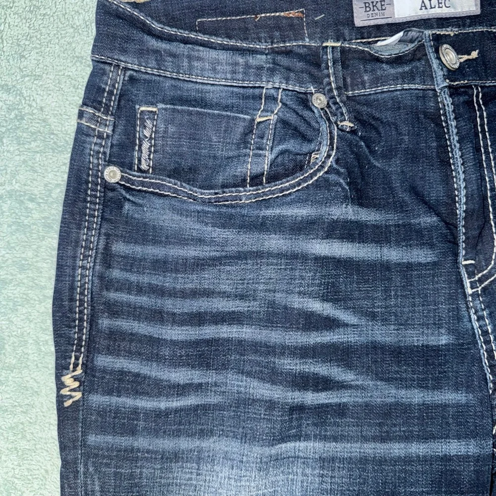 BKE Alec Straight Leg Jeans Dark wash Blue Wiskered Waist 34R/31 Inseam